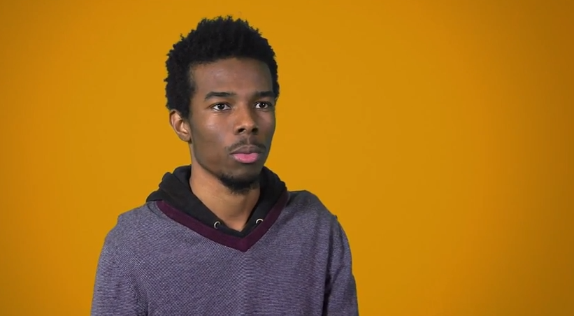 Jeune noir canadien parle du racisme