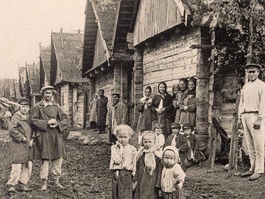 Au début des années 1900, un village pauvre ou « shtetl » en Pologne