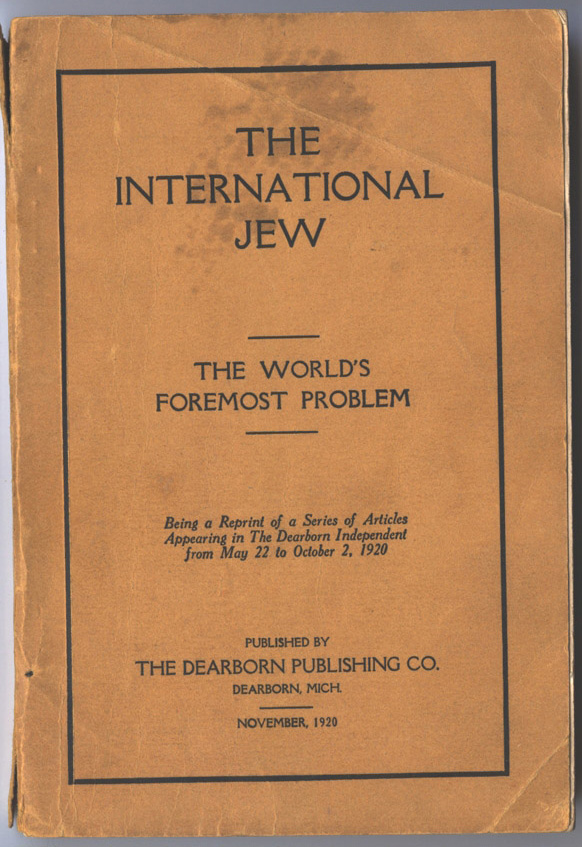 Le Juif international publié par Henry Ford en 1920. Dans ses salles d’exposition, plus de 500 000 copies furent distribuées, parfois offertes à l’achat d’une voiture.