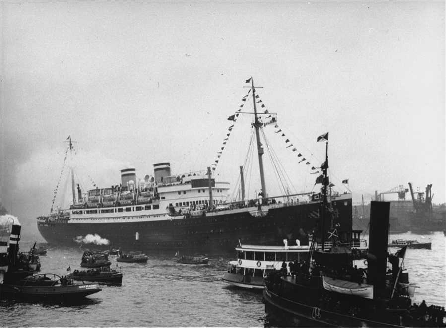 The MS St. Louis ship carrying 930 Jewish refugees waits in the harbour of Havana, Cuba.